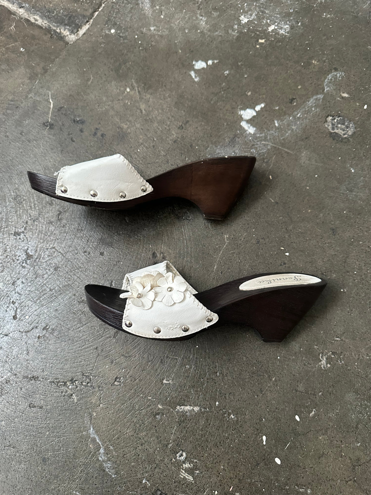 White Flower Sandal Clogs - Size EU 39
