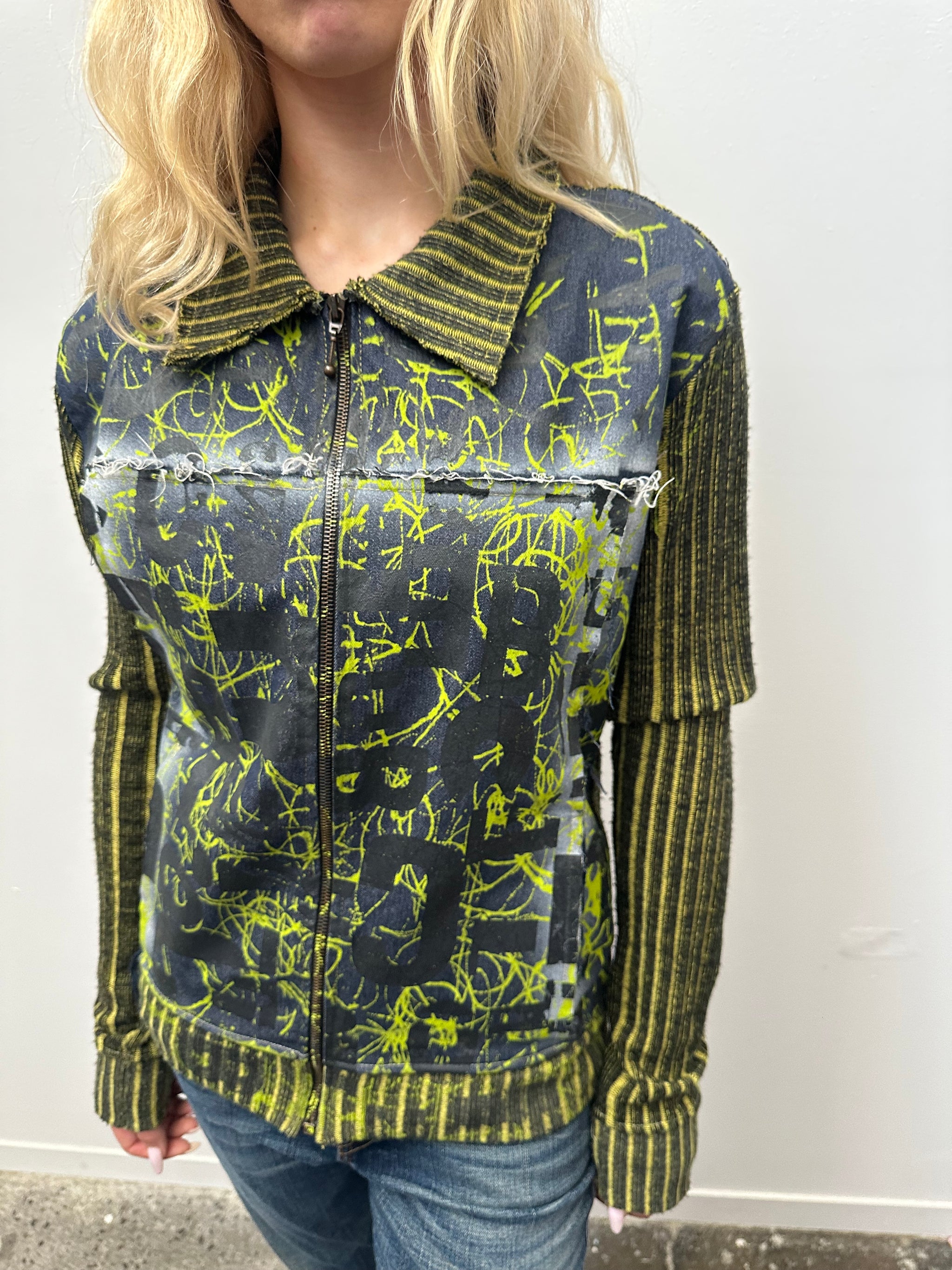 Green & Black Graphic Ribbed Zip Up - Size M