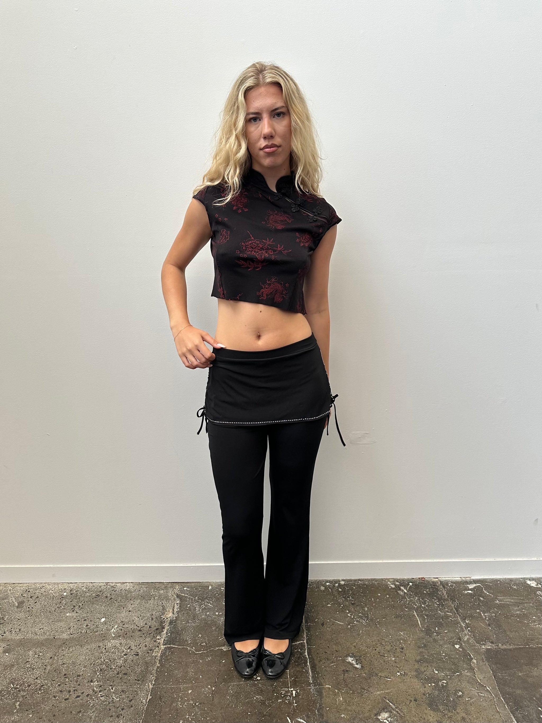 Black & Red Oriental Collar Crop Top - Size M
