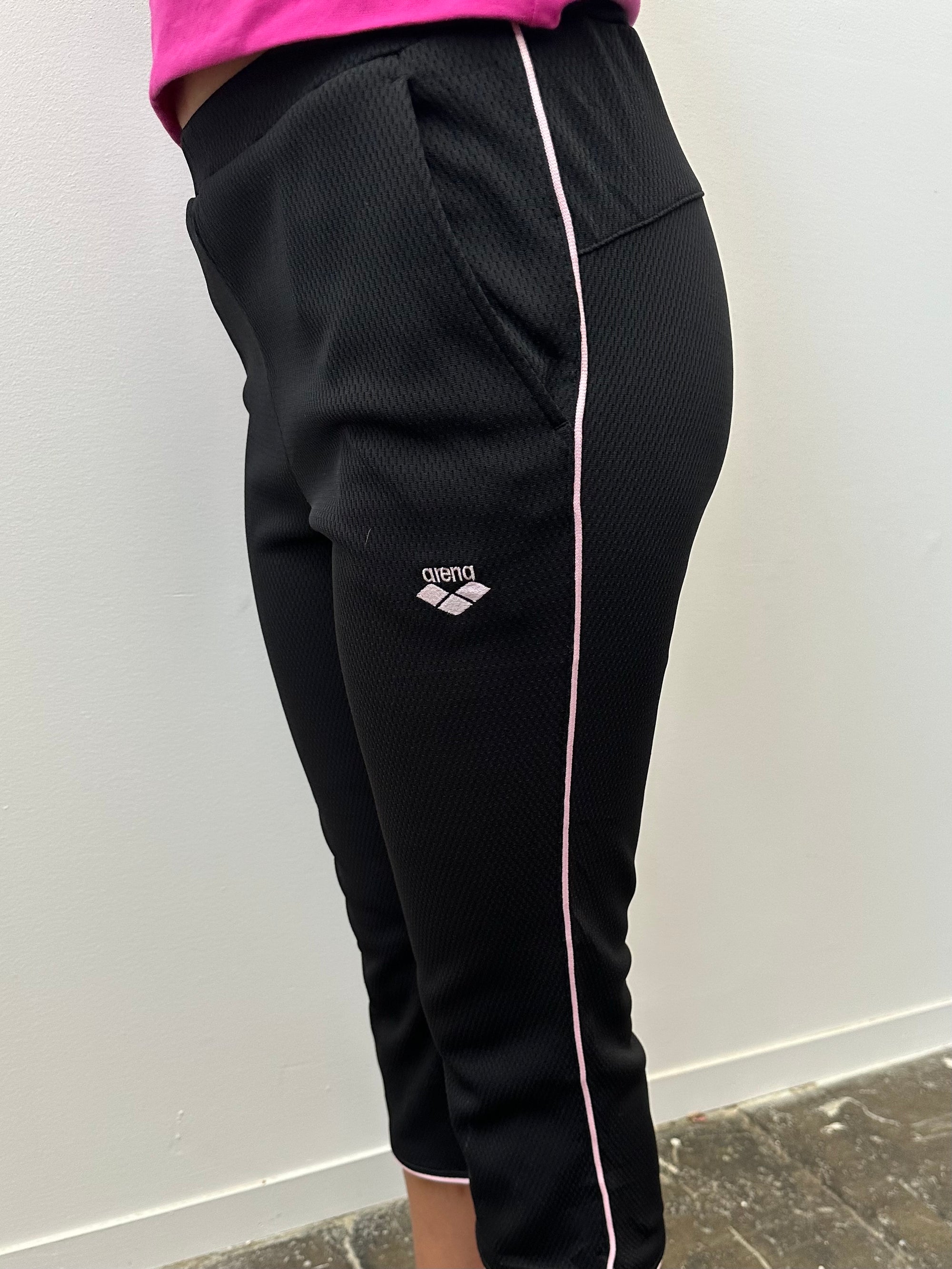 Arena Black & Pink Sports Capri Pants - Size M