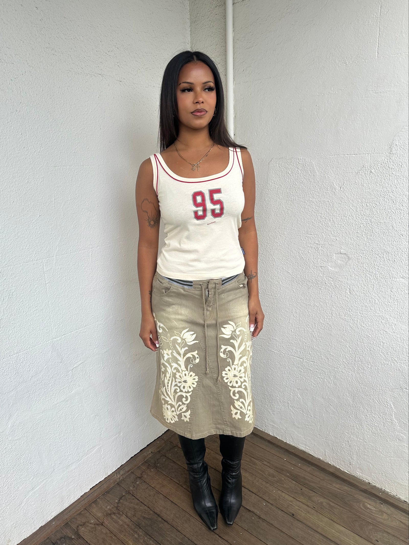 Reebok Cream & Burgundy Graphic Tank Top