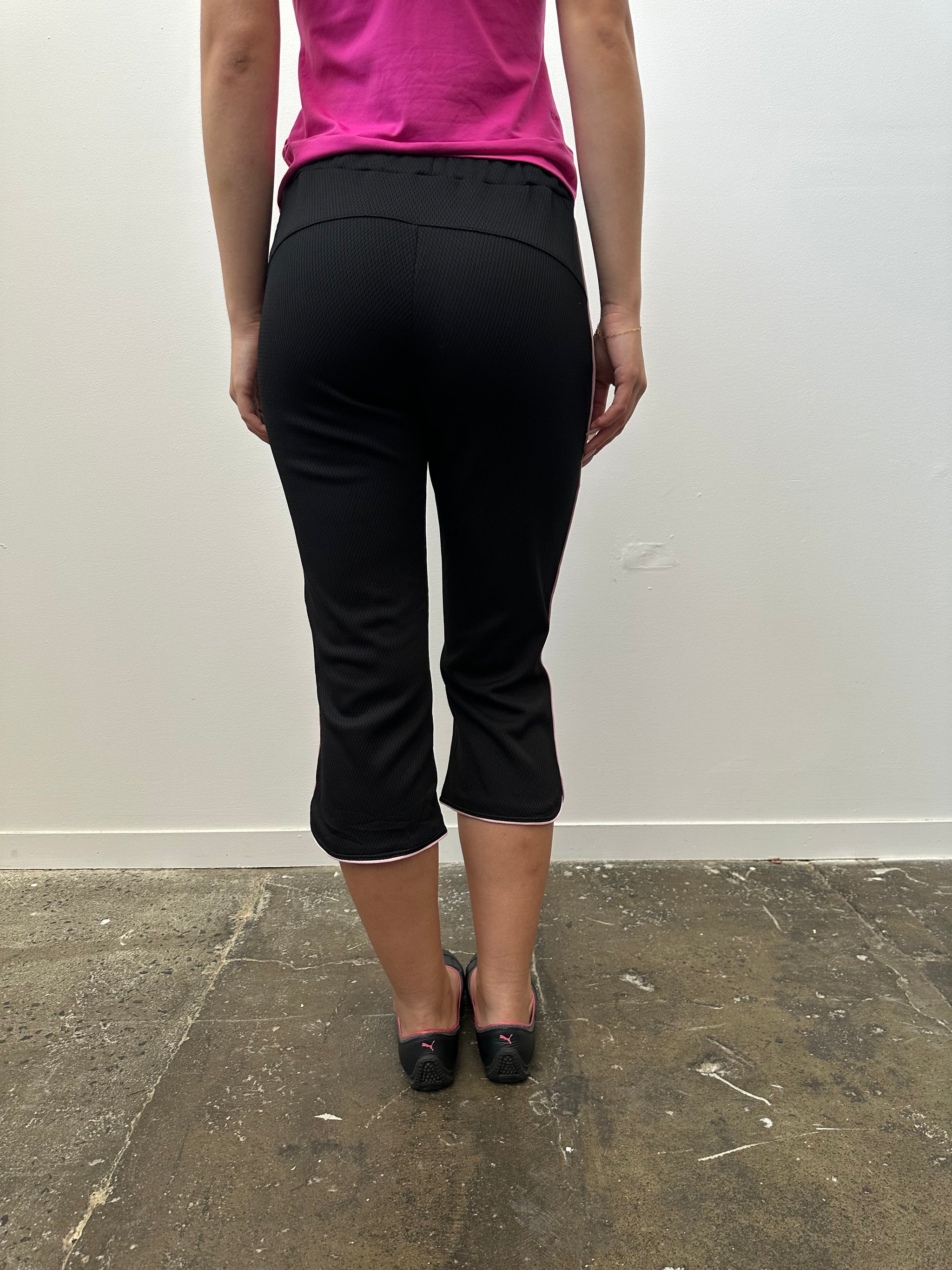 Arena Black & Pink Sports Capri Pants - Size M