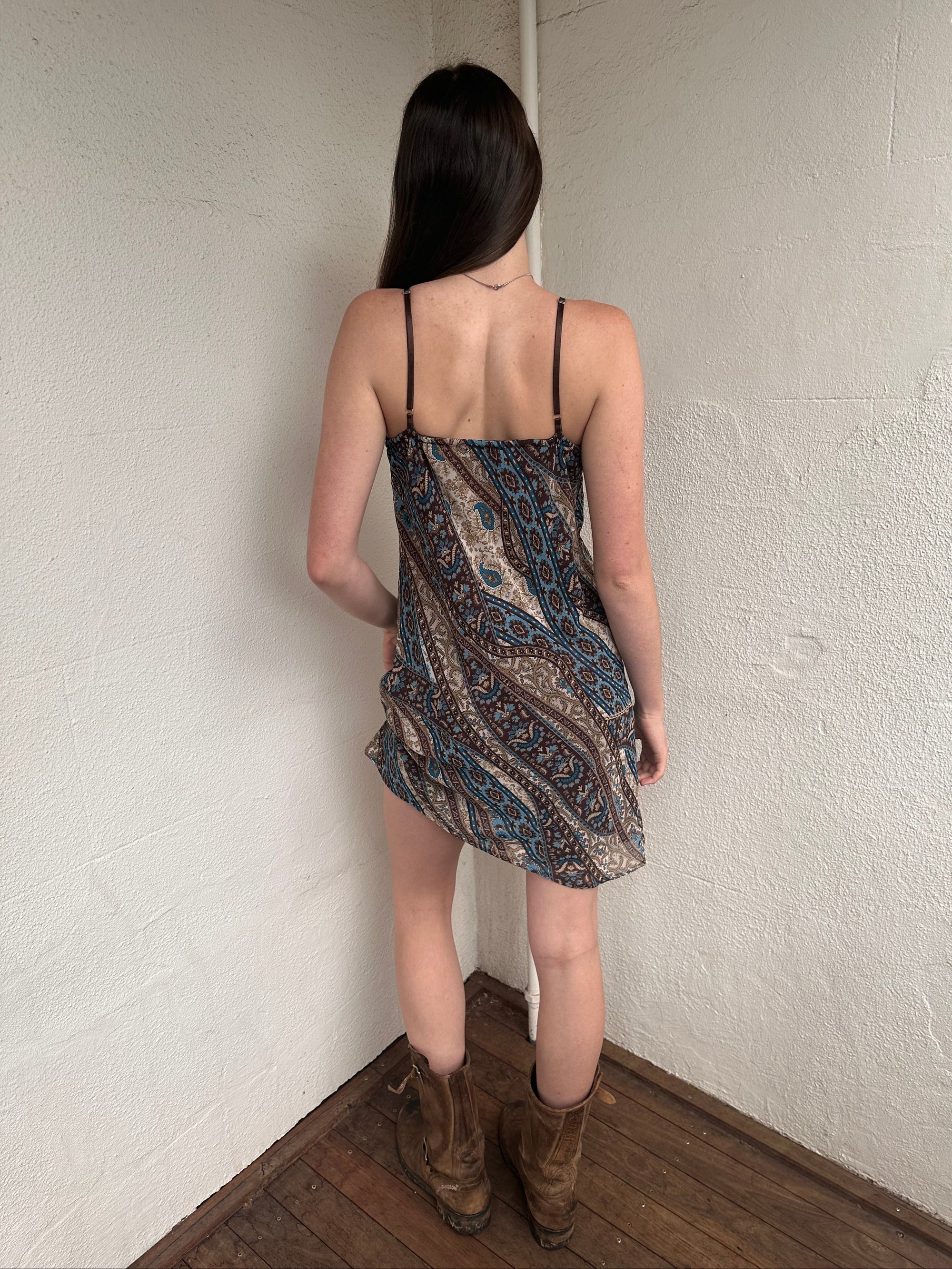 Woman wearing a Y2K 00s Brown and blue patterned midi dress with a soft paisley-floral print