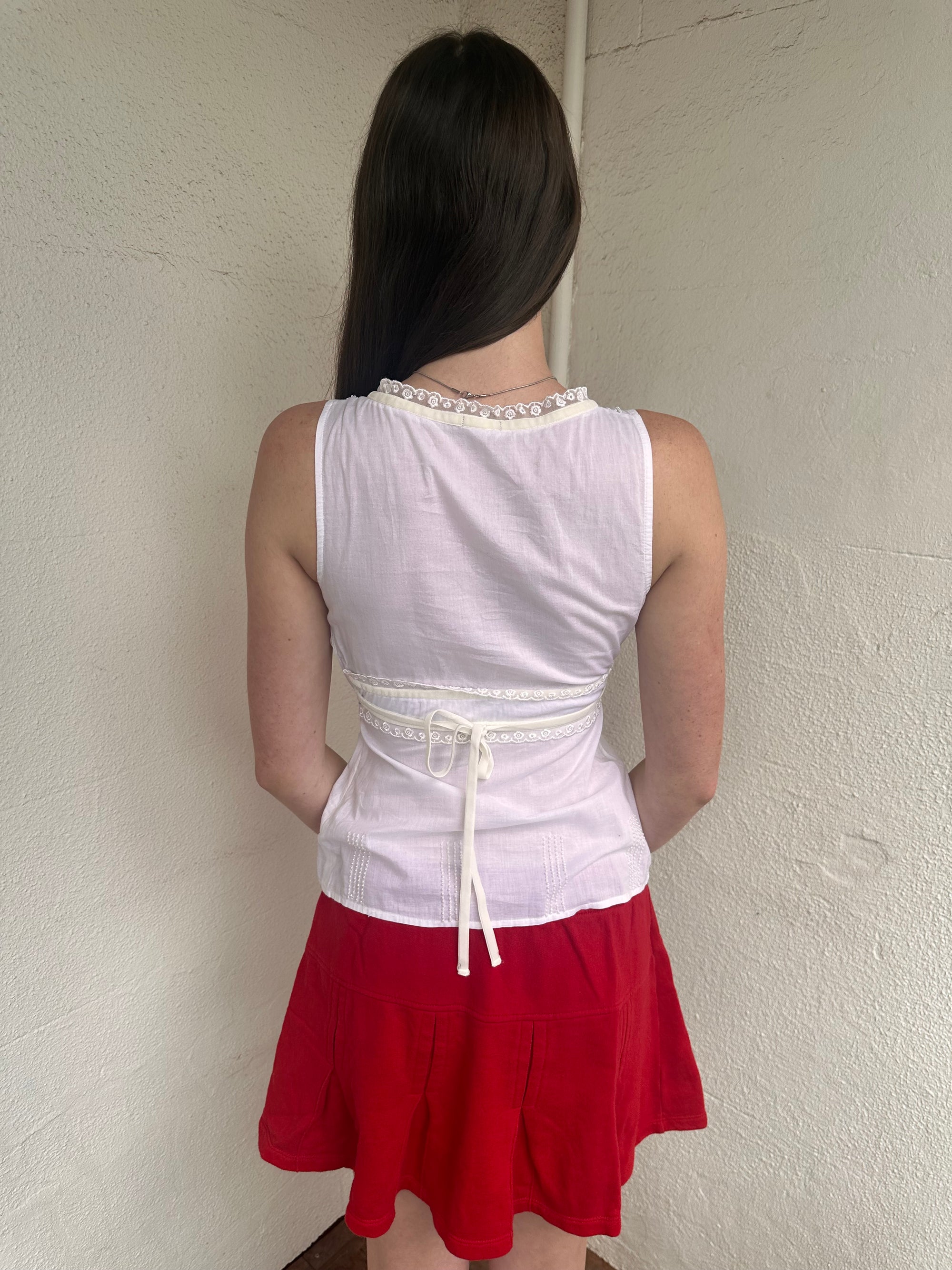 Women wearing a 00s Y2K White lace trim tank top featuring velour ribbon, lace trim and delicate floral embroidery under the bust.
